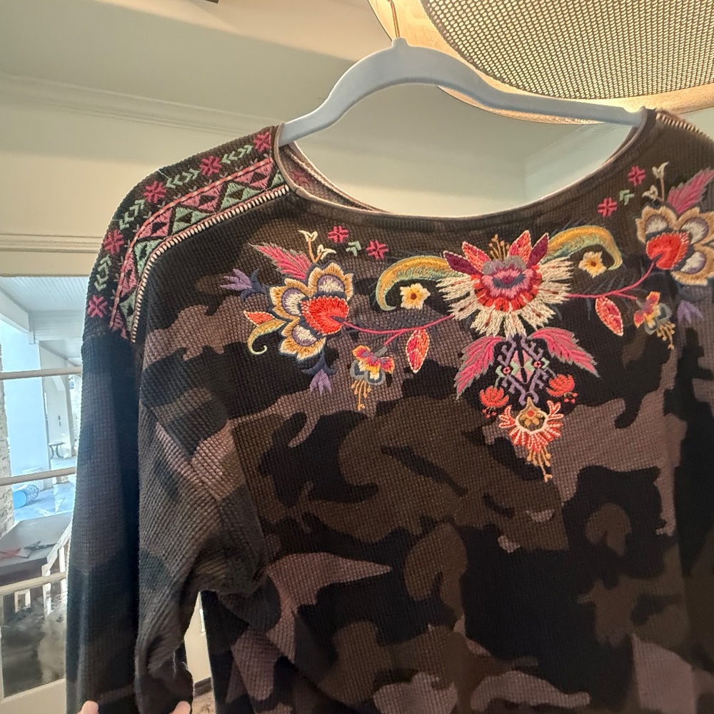 Johnny Was Iota Camo Embroidered Top – Like New – Stunning Detail - Picture 7 of 11